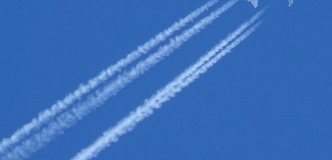 high-flying-airplane